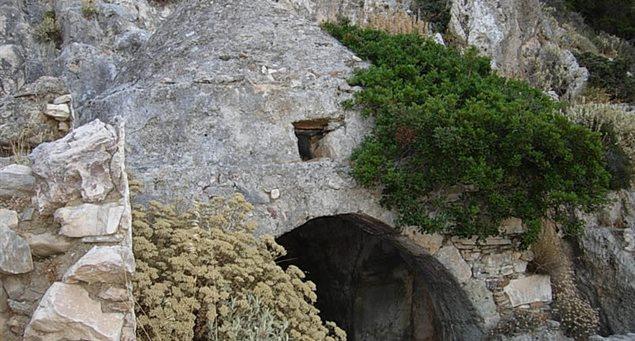 Kaloritsa cave-monastery