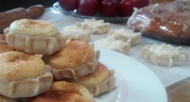 For Easter: Delightful Cheese-Filled Melitinia